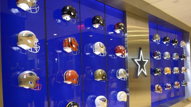 cowboys helmet wall 